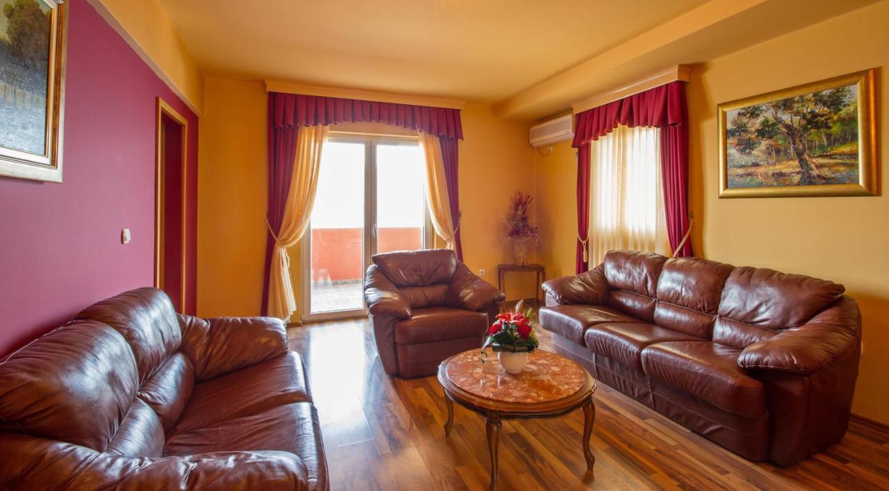 تيفات Apart Hotel Samardzic الغرفة الصورة