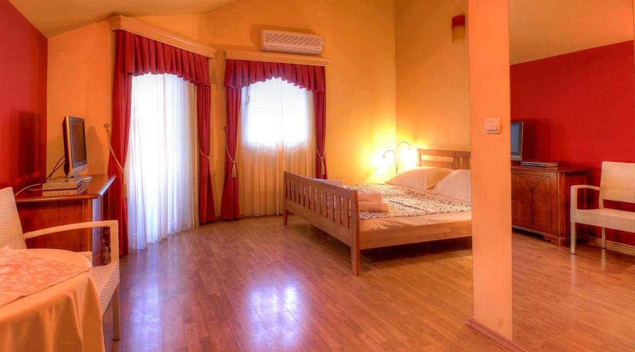 تيفات Apart Hotel Samardzic الغرفة الصورة