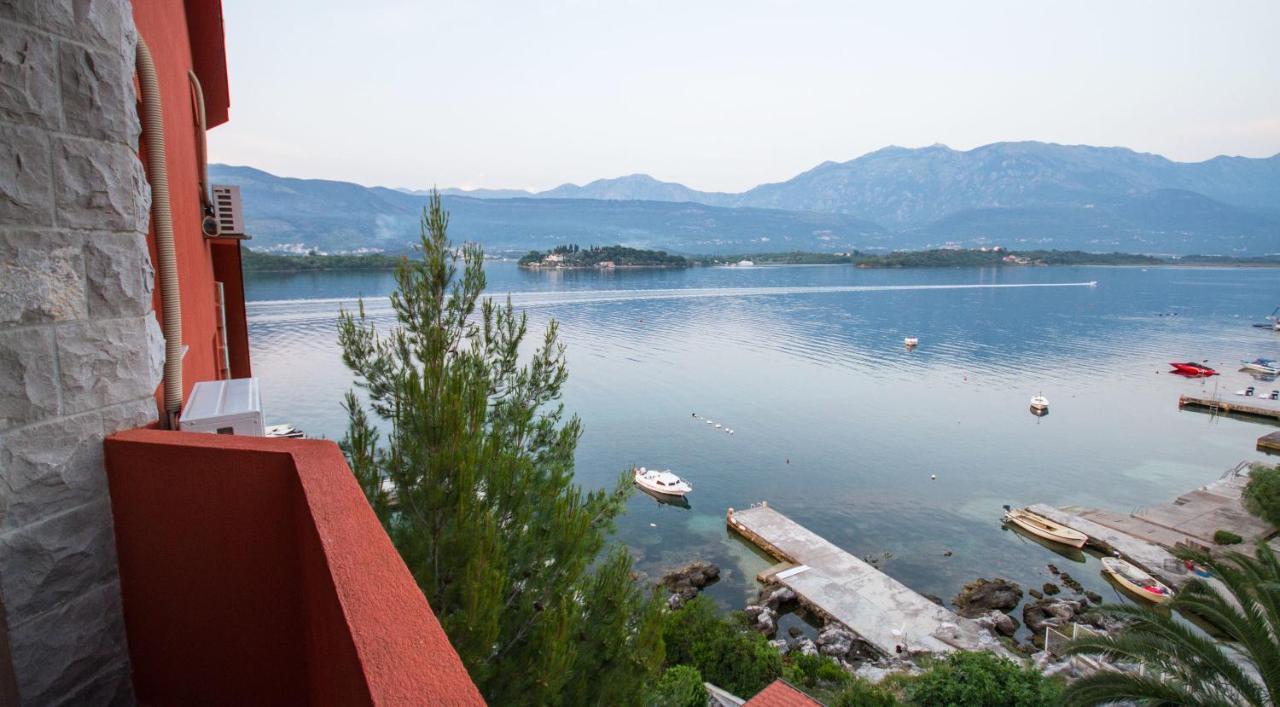 تيفات Apart Hotel Samardzic الغرفة الصورة